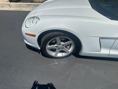 Used 2006 Chevrolet Corvette Convertible w/ Preferred Equipment Group RWD image 18
