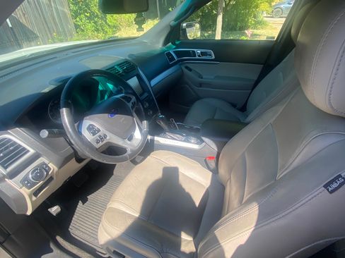 Used 2015 Ford Explorer XLT w/ Equipment Group 202B image 6