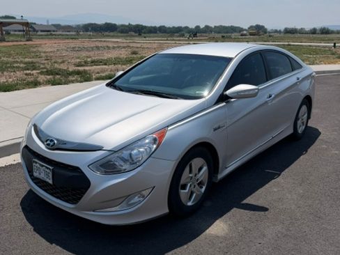 Used 2012 Hyundai Sonata Hybrid w/ Leather Pkg FWD image 1