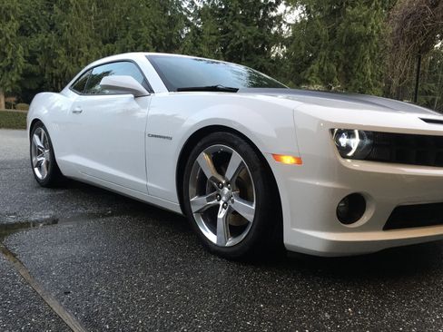 Used 2010 Chevrolet Camaro SS w/ RS Package image 2