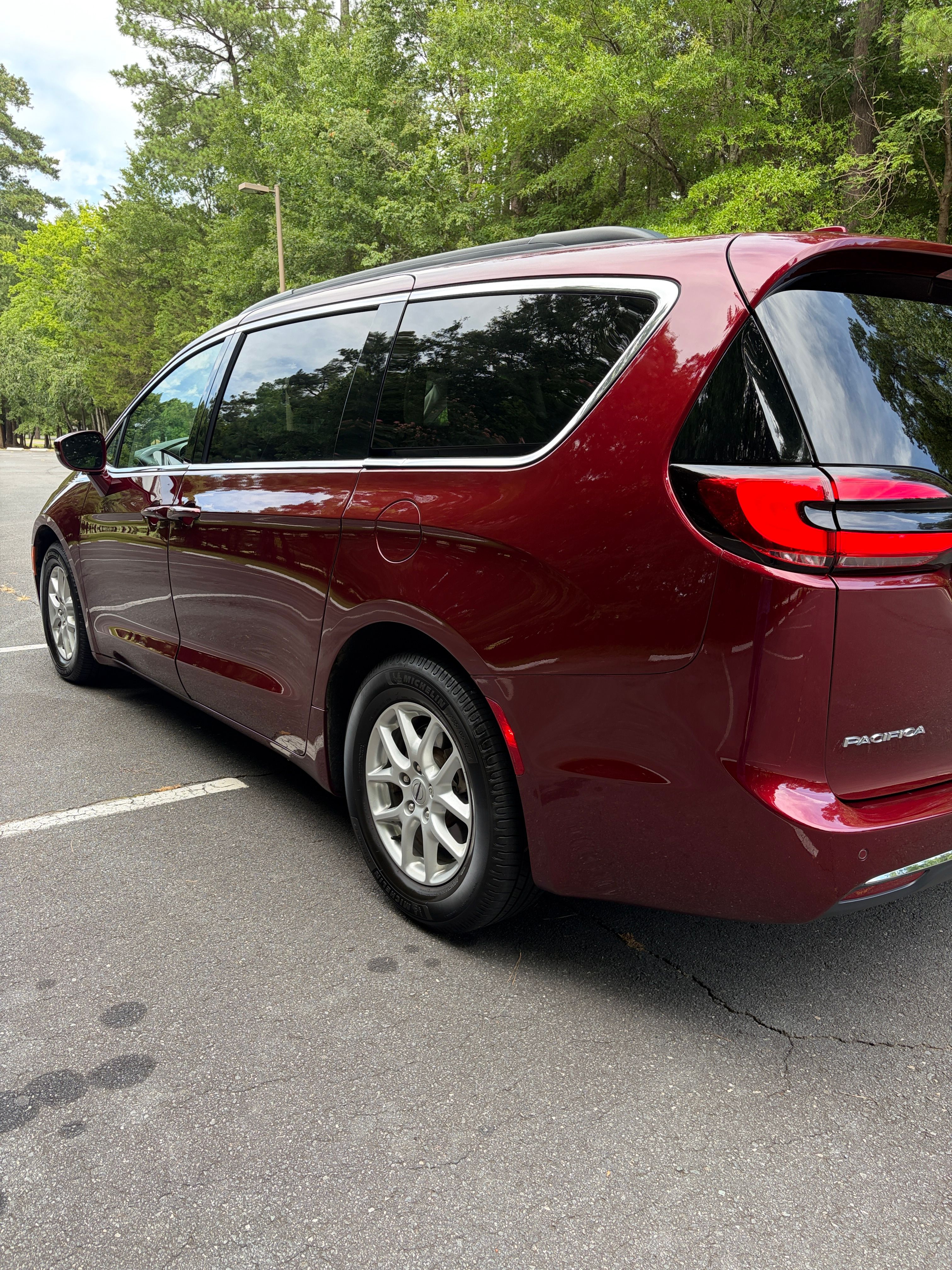 Used 2022 Chrysler Pacifica Touring-L FWD image 8