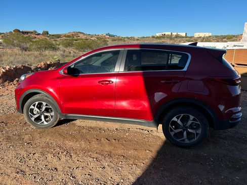 Used 2021 Kia Sportage LX image 4