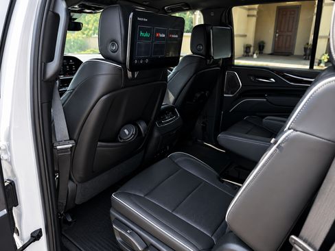 Used 2023 Cadillac Escalade Premium Luxury w/ Performance Package AWD/4WD image 14
