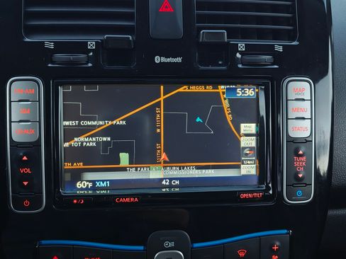 Used 2014 Nissan Leaf SL w/ Premium Package image 4