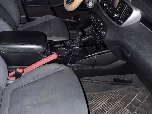 Used 2016 Kia Sorento LX w/ LX Convenience Package image 6