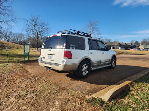 Used 2005 Ford Expedition Eddie Bauer image 4