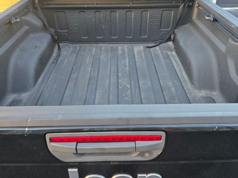 Used 2020 Jeep Gladiator Overland image 23