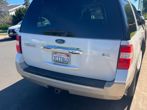 Used 2010 Ford Expedition Eddie Bauer image 4
