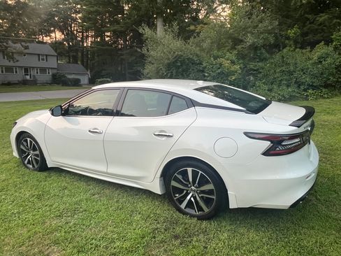Used 2021 Nissan Maxima SV FWD image 2