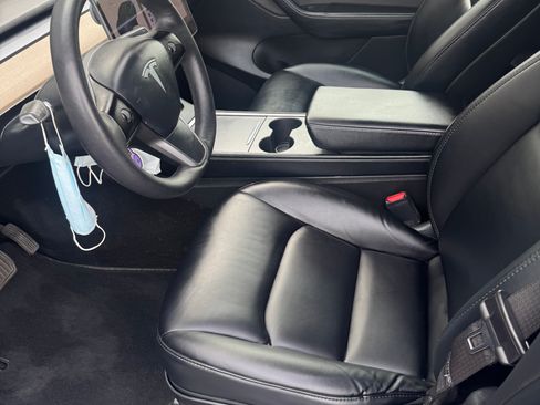 Used 2021 Tesla Model Y Long Range image 10