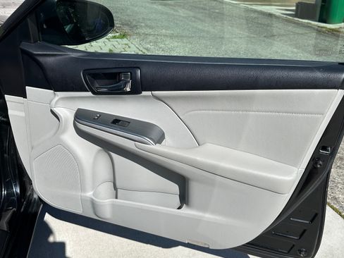 Used 2013 Toyota Camry XLE w/ Leather Pkg image 9