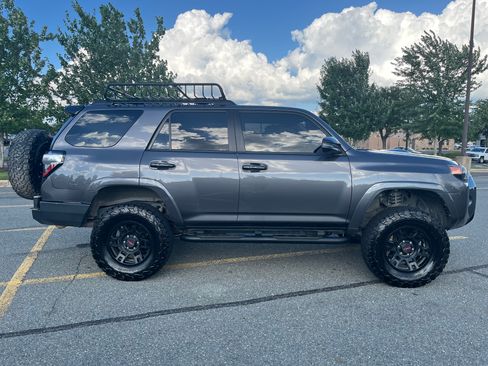 Used 2021 Toyota 4Runner Venture w/ Moonroof Package AWD/4WD image 2