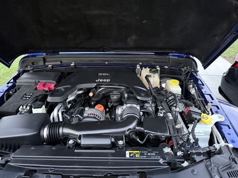 Used 2019 Jeep Wrangler Unlimited Sahara image 15