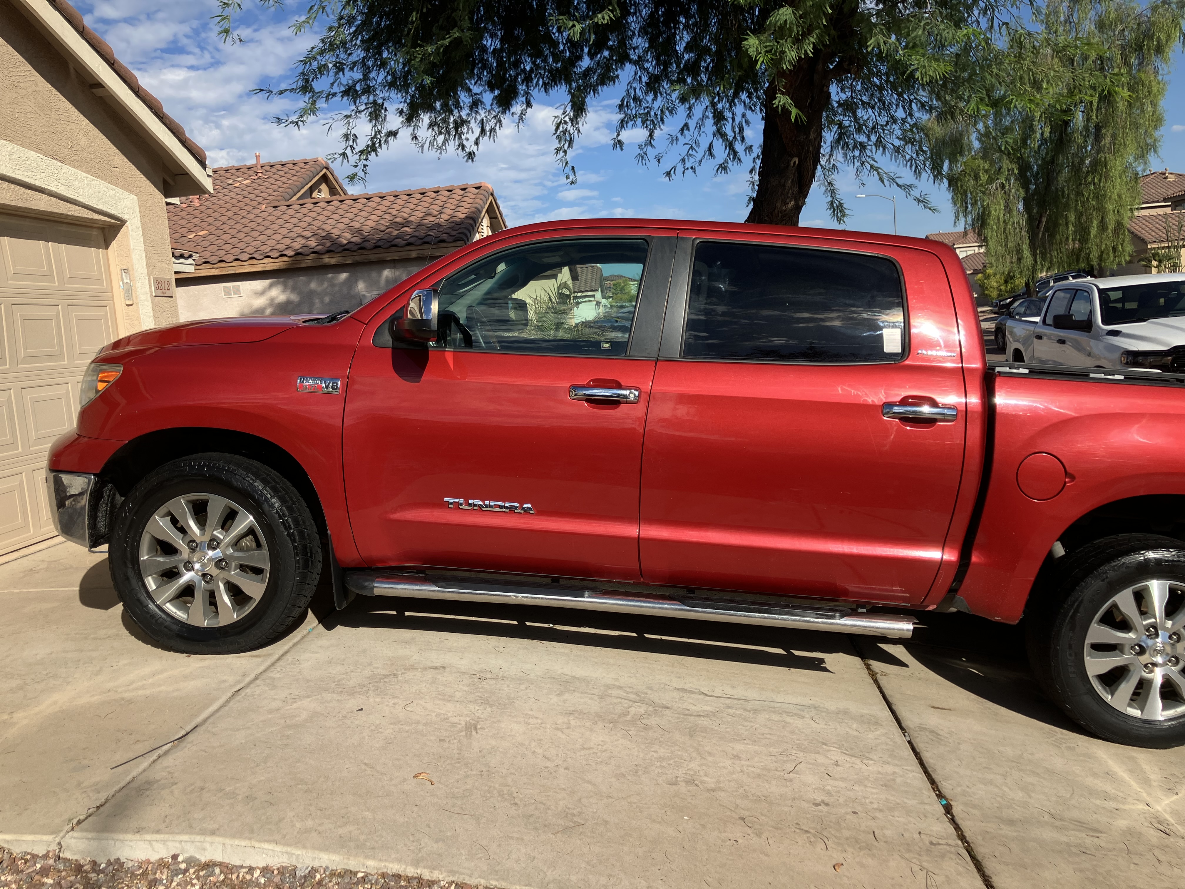 Used 2011 Toyota Tundra Limited w/ Platinum Pkg AWD/4WD image 10