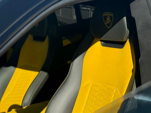 Used 2019 Lamborghini Urus image 21