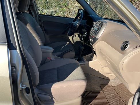 Used 2003 Toyota RAV4 2WD image 29