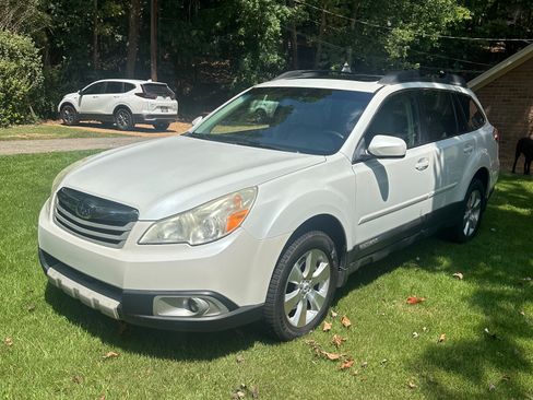 Used 2012 Subaru Outback 3.6R Limited w/ Moonroof Pkg AWD/4WD image 2