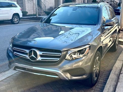 Used 2018 Mercedes-Benz GLC 300 4MATIC image 1