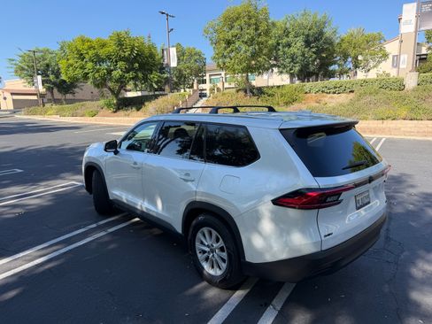 Used 2024 Toyota Grand Highlander XLE FWD image 6