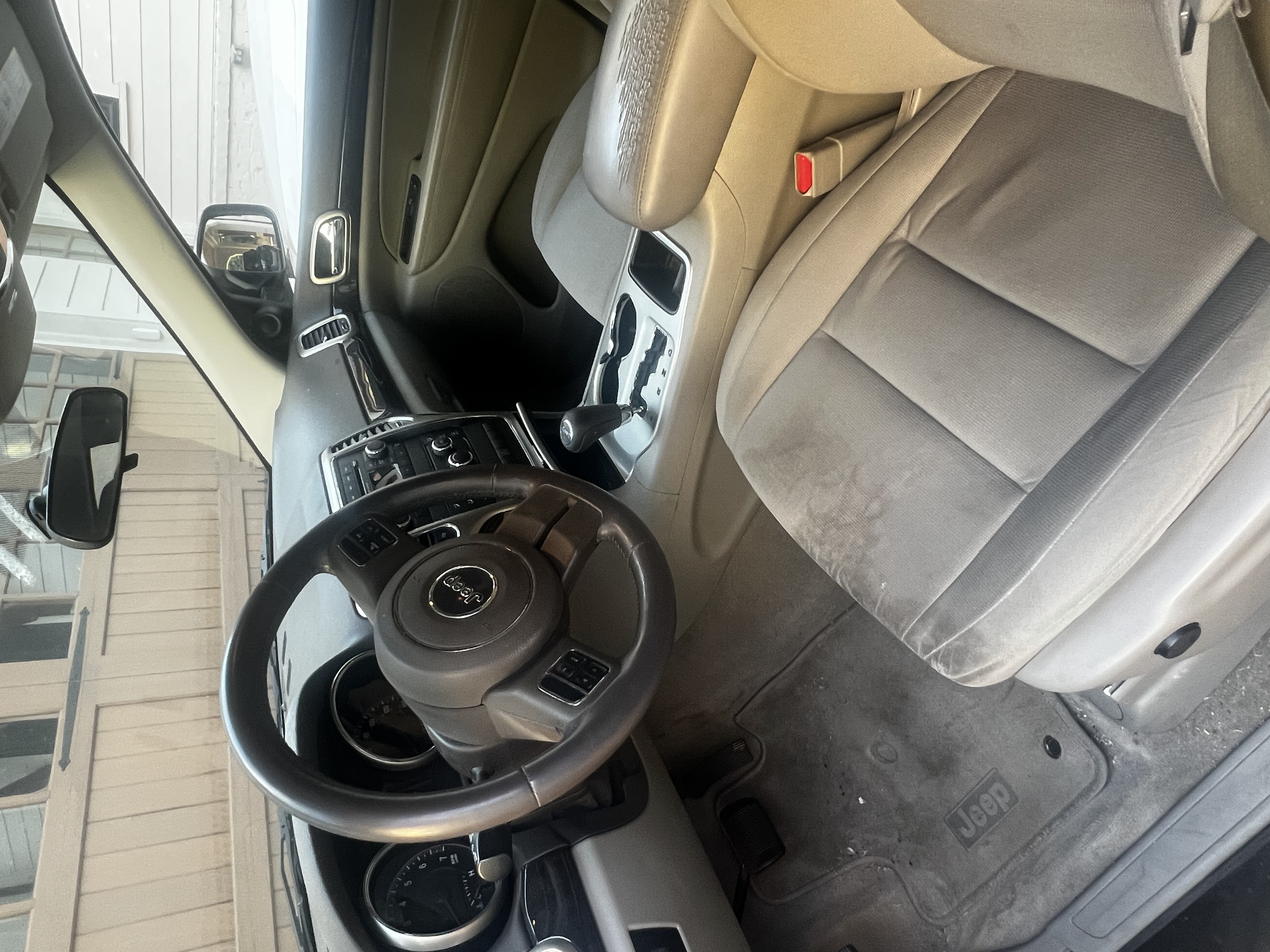 Used 2012 Jeep Grand Cherokee Laredo w/ Laredo E Group RWD image 5
