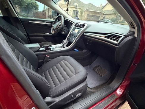 Used 2015 Ford Fusion SE image 12