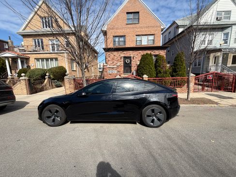 Used 2021 Tesla Model 3 Standard Range Plus image 6