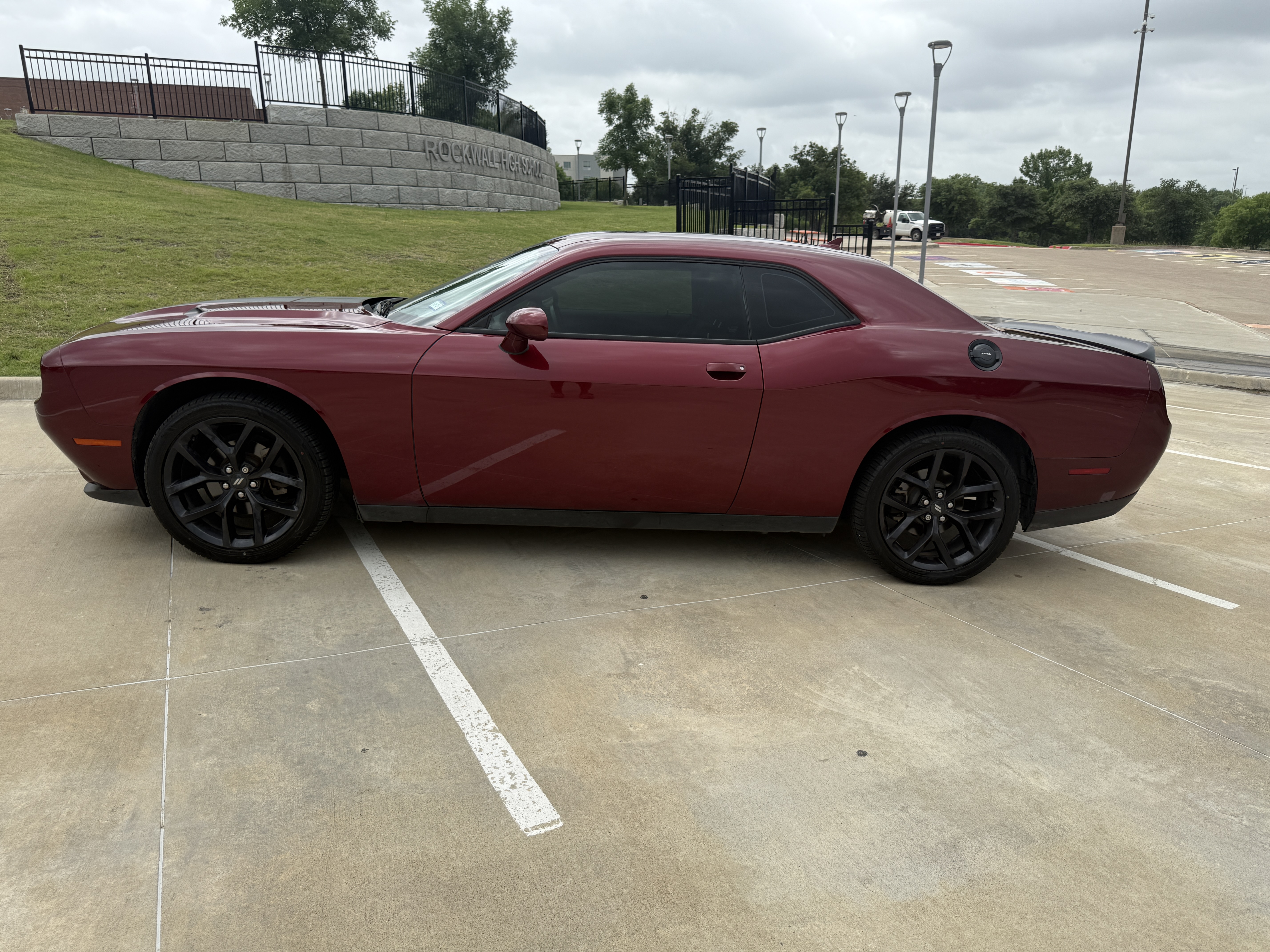 Used 2021 Dodge Challenger SXT w/ Driver Convenience Group RWD image 2