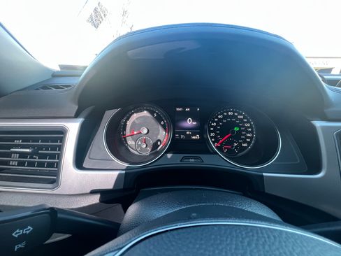 Used 2019 Volkswagen Atlas SE w/ Towing Package image 9