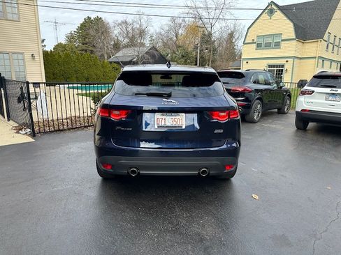 Used 2017 Jaguar F-PACE image 5