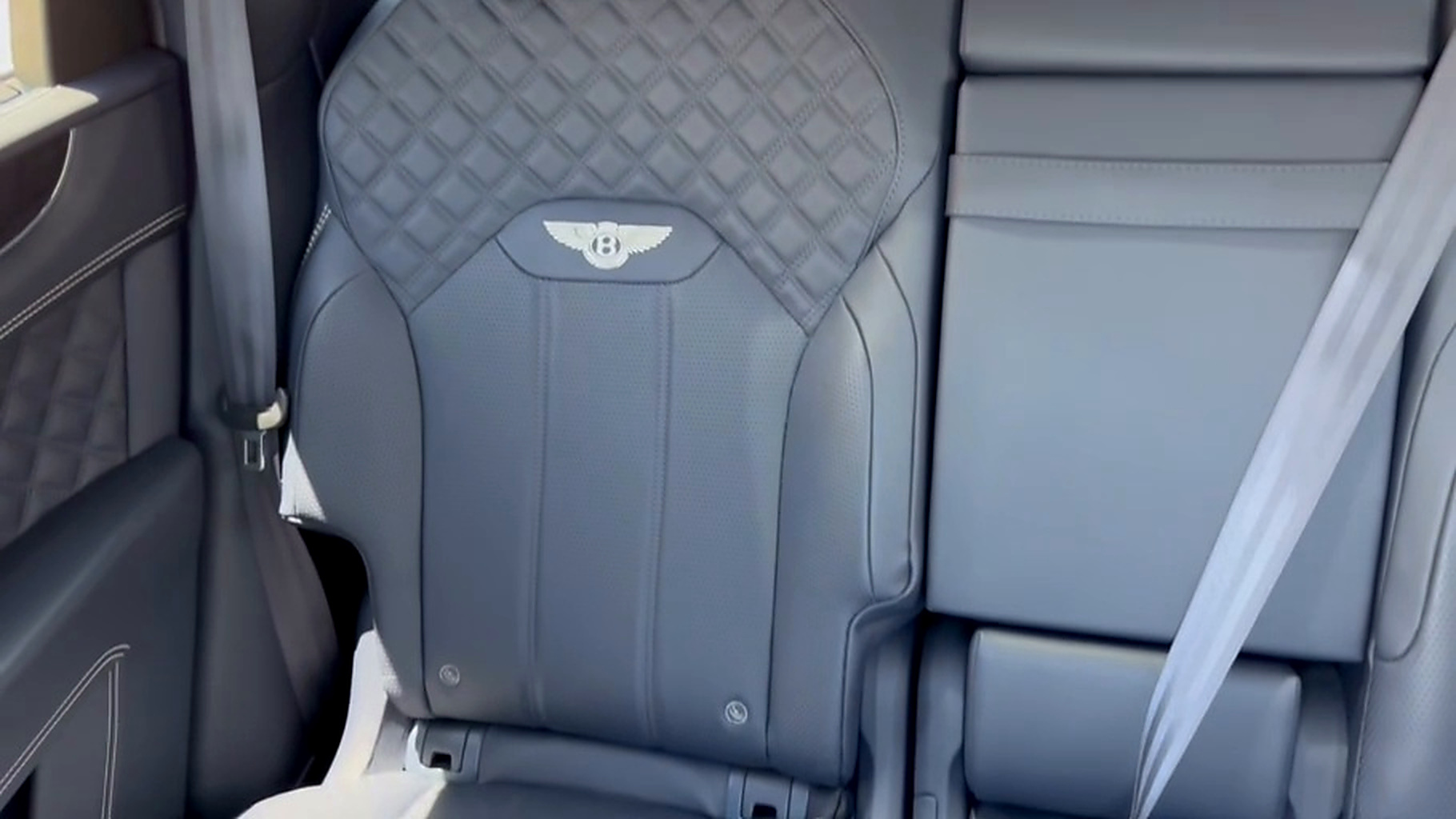 Used 2021 Bentley Bentayga AWD/4WD image 23