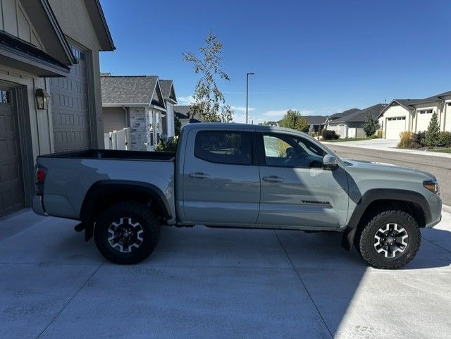 Used 2023 Toyota Tacoma TRD Off-Road w/ TRD Premium Off Road Package AWD/4WD image 6