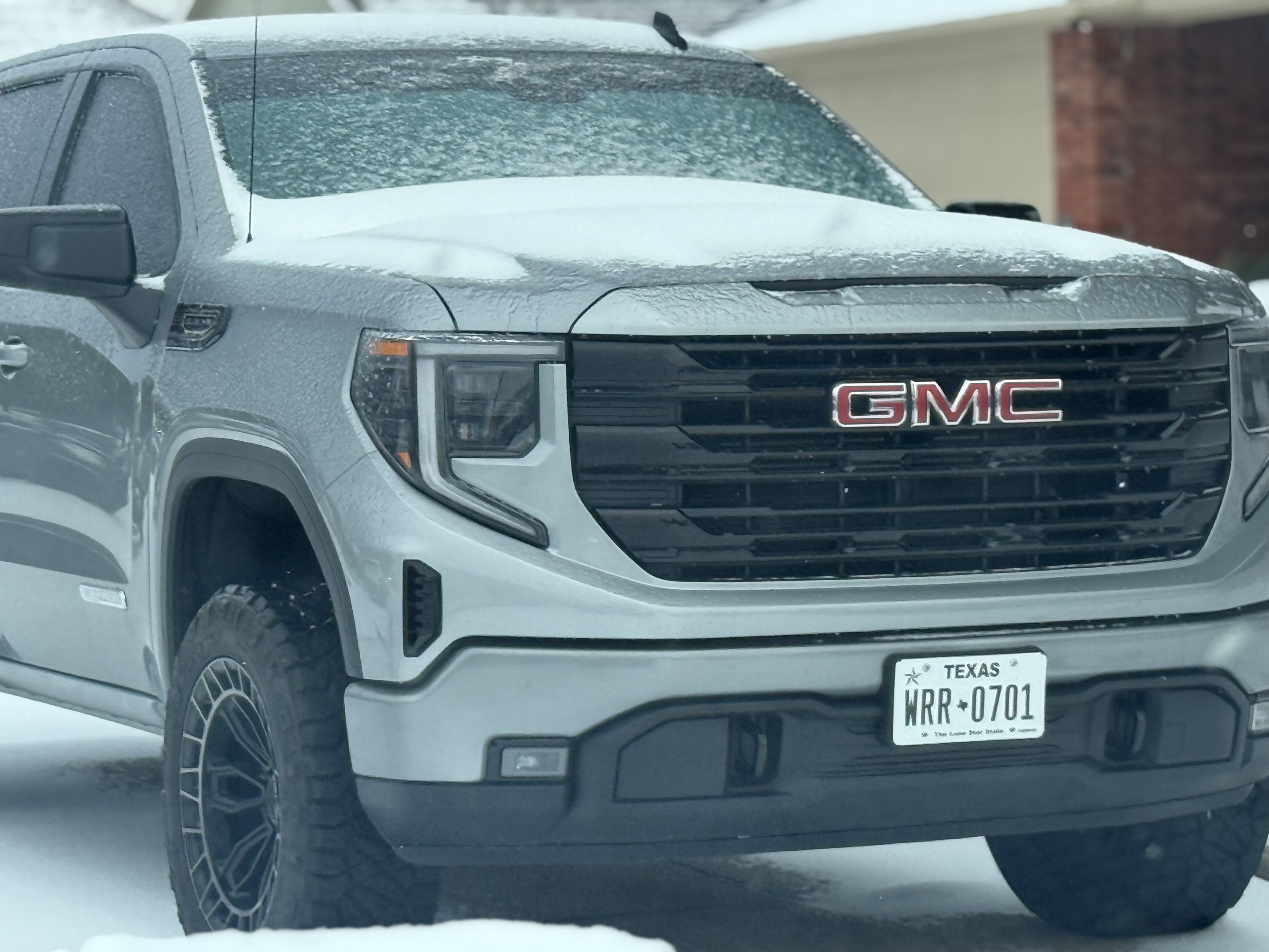 Used 2025 GMC Sierra 1500 Elevation w/ Preferred Package AWD/4WD image 2
