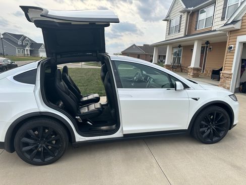 Used 2017 Tesla Model X 75D image 6