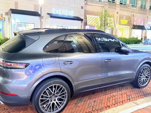 Used 2021 Porsche Cayenne Sport Utility 4D image 6