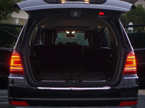 Used 2011 Mercedes-Benz GL 450 4MATIC image 13