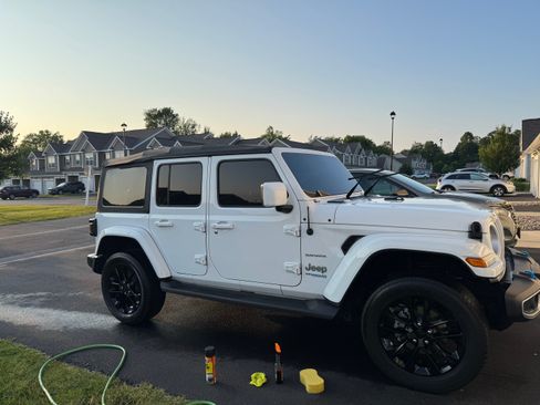 Used 2022 Jeep Wrangler Unlimited Sahara w/ Cold Weather Group image 4