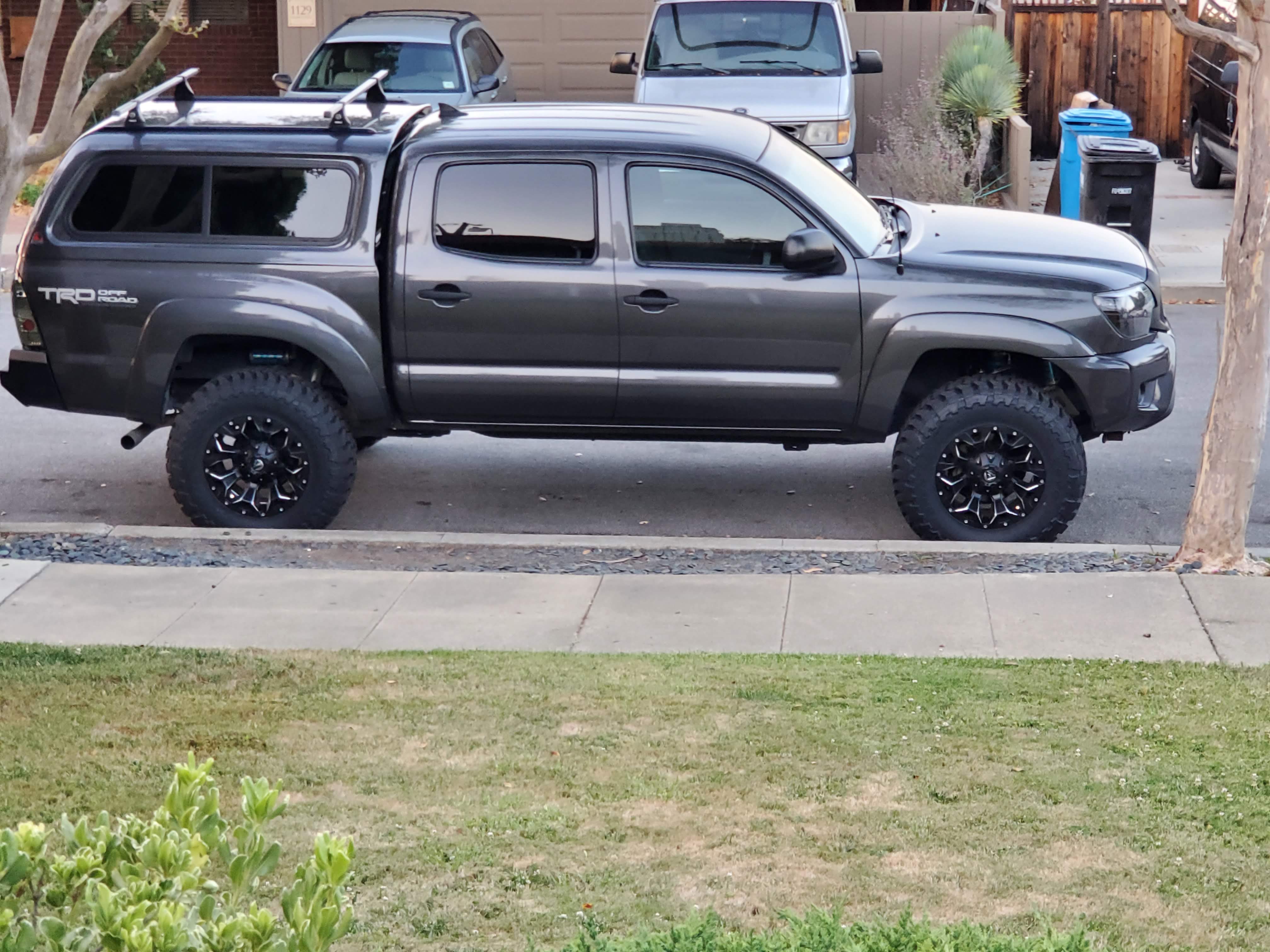 Used 2012 Toyota Tacoma 4x4 Double Cab w/ TRD Off-Road Pkg image 1