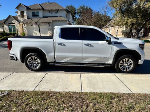 Used 2022 GMC Sierra 1500 Denali image 2