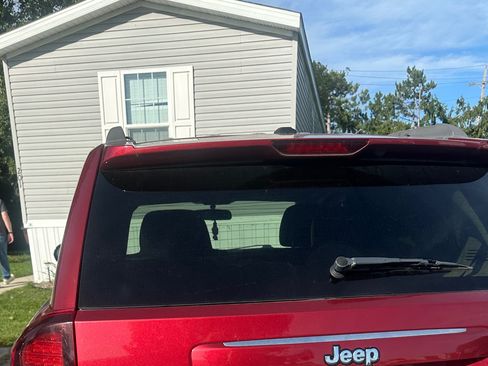 Used 2014 Jeep Compass Latitude FWD image 13