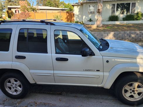 Used 2003 Jeep Liberty Limited image 2