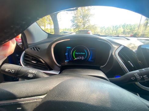 Used 2017 Chevrolet Volt Premier w/ Driver Confidence II Package image 11