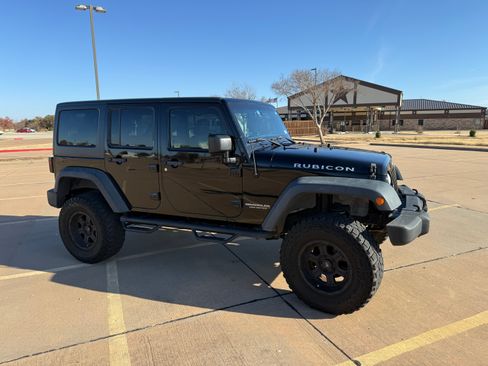 Used 2015 Jeep Wrangler Unlimited Rubicon w/ Connectivity Group image 8
