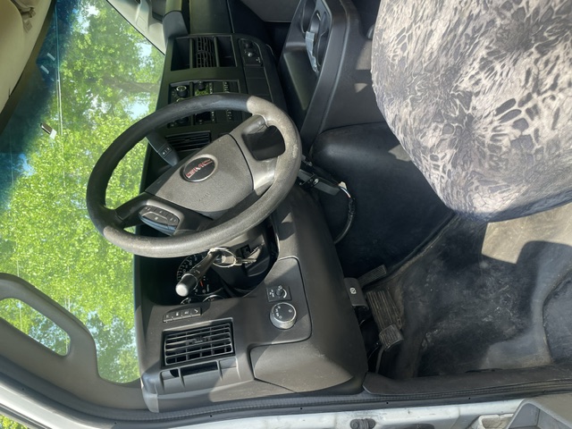 Used 2016 GMC Savana 4500 RWD image 15