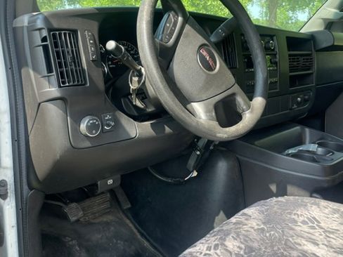 Used 2016 GMC Savana 4500 RWD image 15