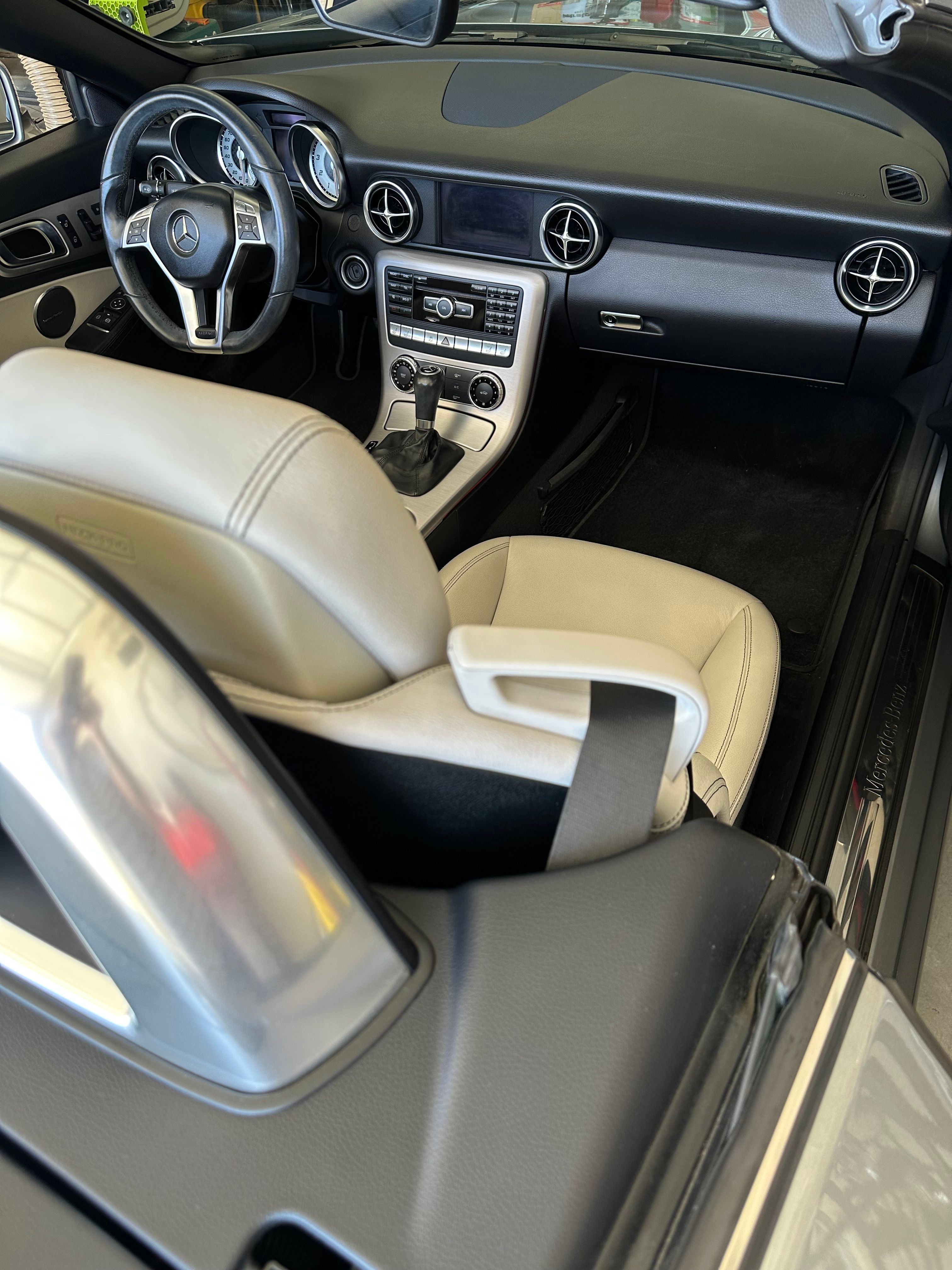 Used 2013 Mercedes-Benz SLK 250 image 13