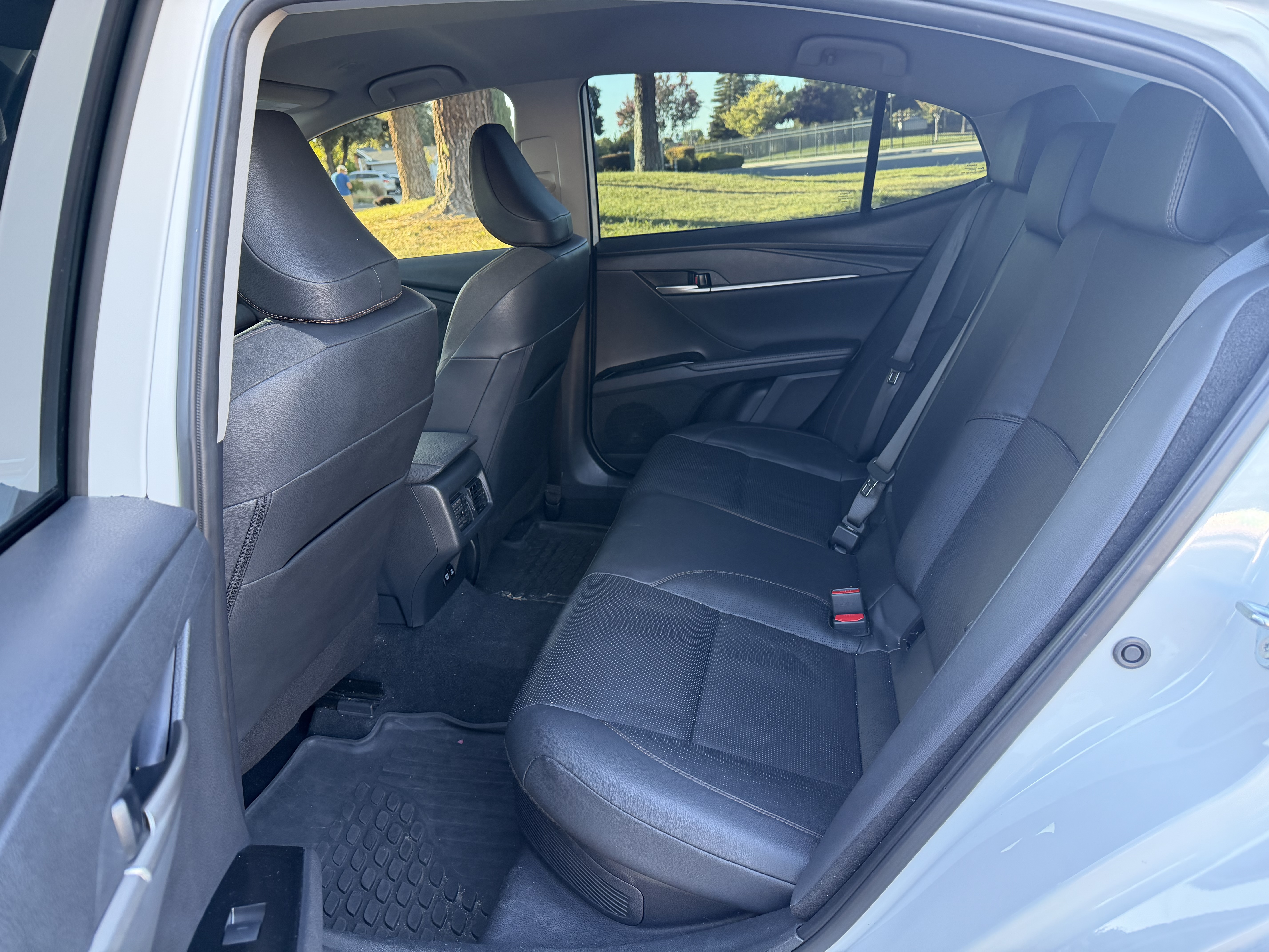 Used 2025 Toyota Camry XLE FWD image 12