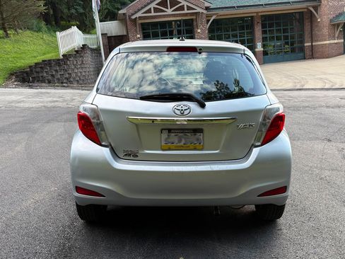 Used 2012 Toyota Yaris L FWD image 8