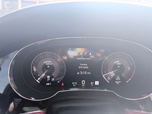 Used 2023 Bentley Bentayga AWD/4WD image 25