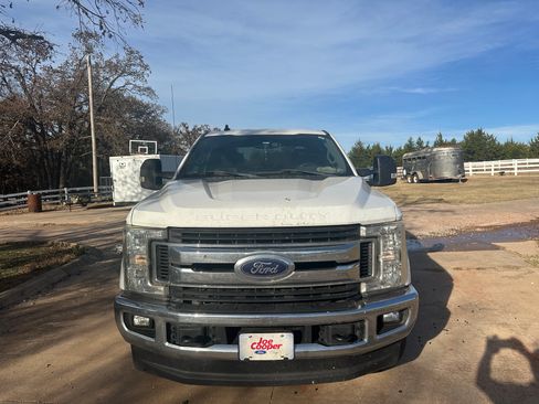 Used 2019 Ford F250 XLT w/ XLT Value Package image 1