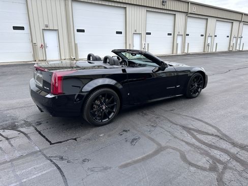 Used 2006 Cadillac XLR V image 22